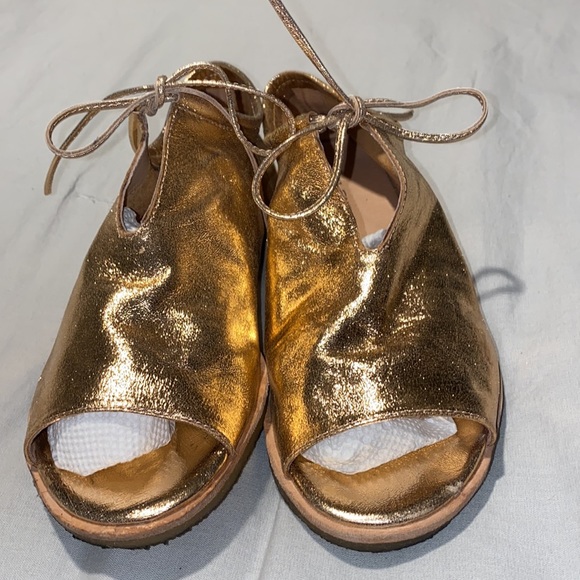 Anthropologie Silent D Peep Toe Gold Flats 38 EUC - Picture 2 of 16